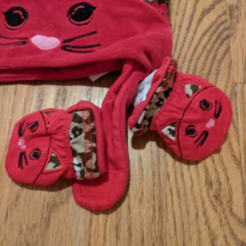 🎉BOGO Heidi Klum truly scrumptious hat & mitten - Picture 3 of 5